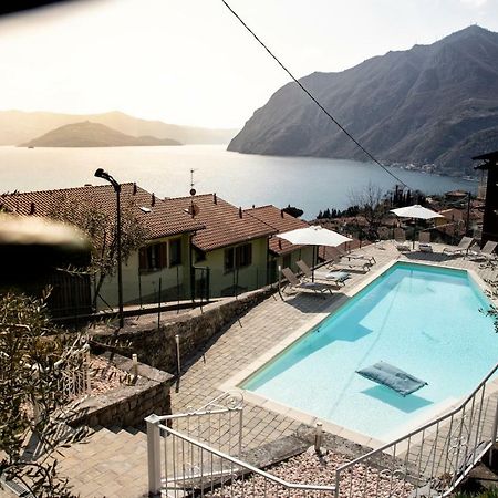 Hotel Miranda Riva di Solto Bagian luar foto