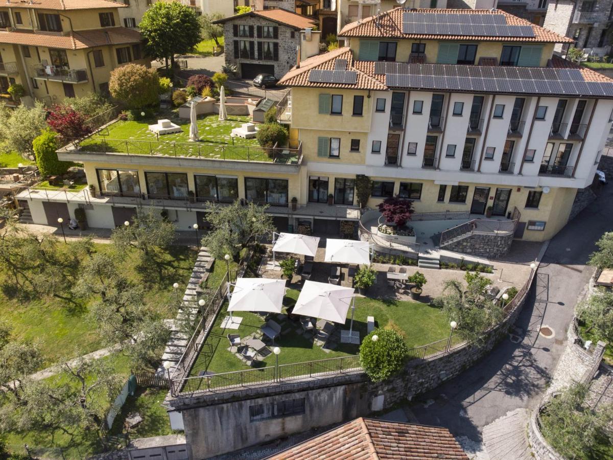 Hotel Miranda Riva di Solto Bagian luar foto