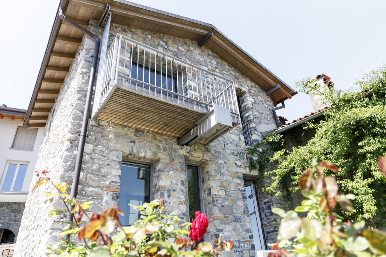 Hotel Miranda Riva di Solto Bagian luar foto