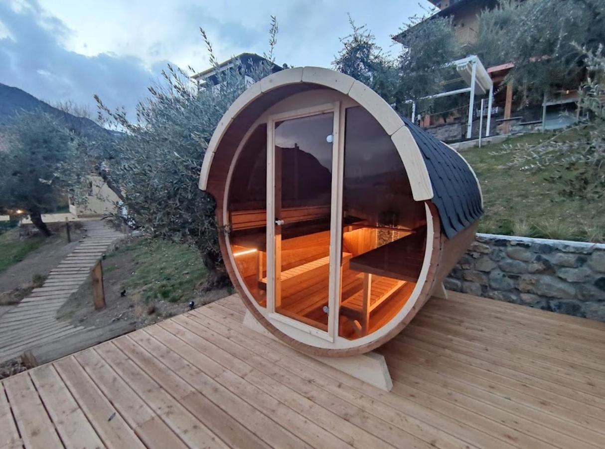 Hotel Miranda Riva di Solto Bagian luar foto