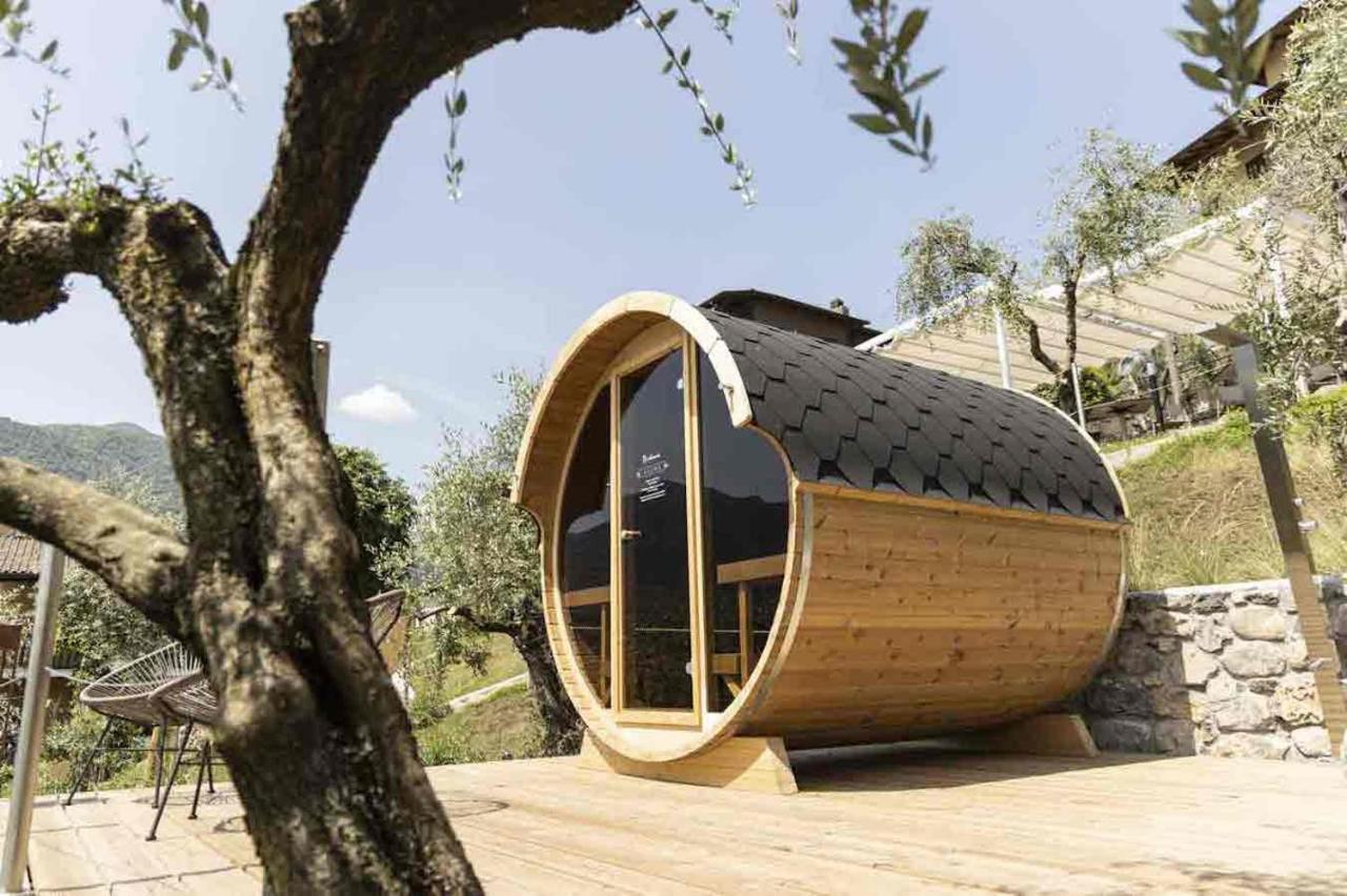 Hotel Miranda Riva di Solto Bagian luar foto