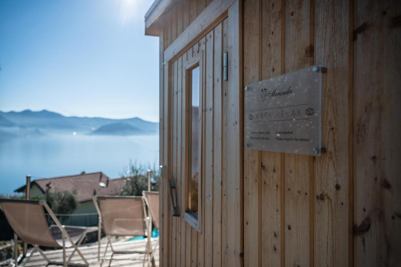 Hotel Miranda Riva di Solto Bagian luar foto