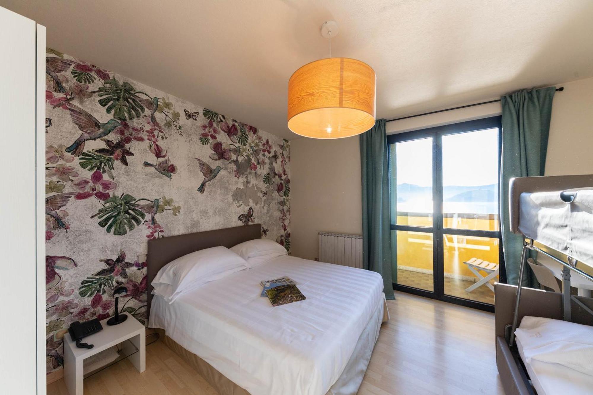Hotel Miranda Riva di Solto Ruang foto