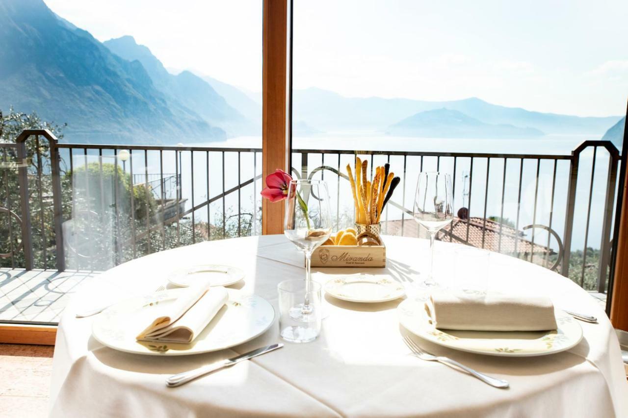 Hotel Miranda Riva di Solto Bagian luar foto