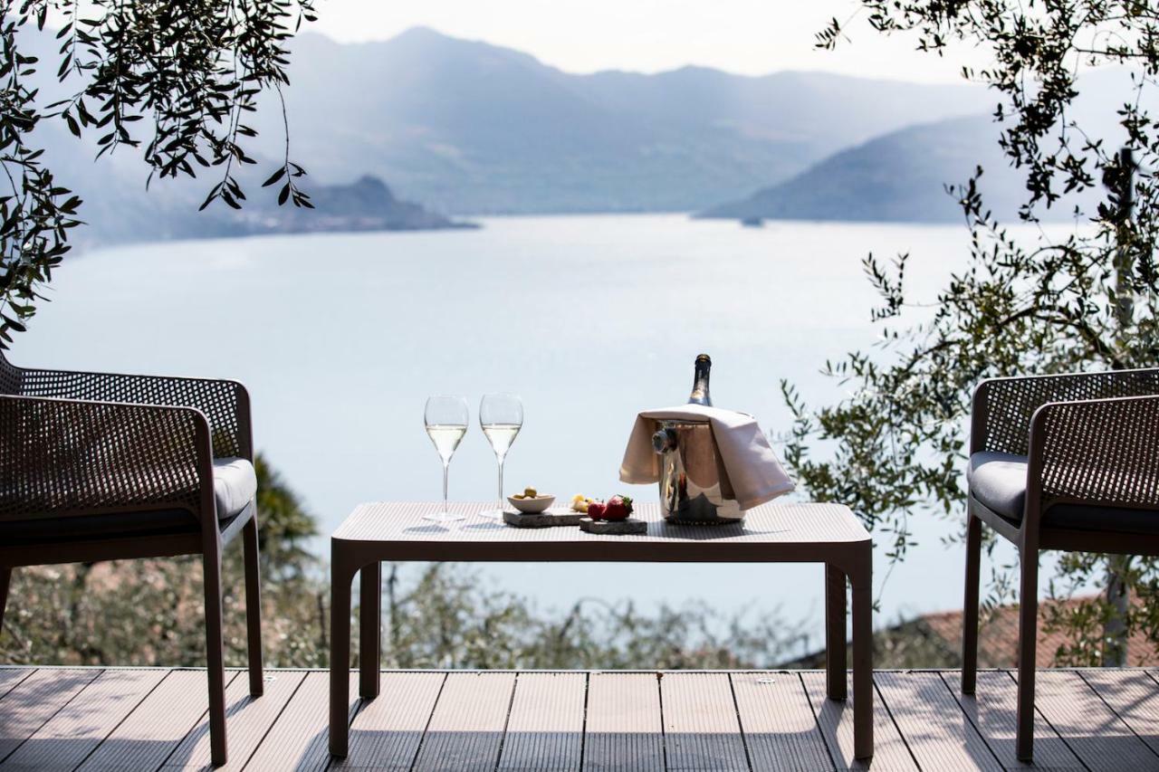 Hotel Miranda Riva di Solto Bagian luar foto