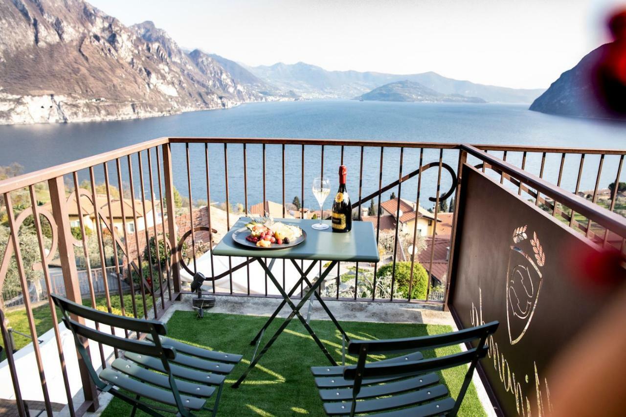 Hotel Miranda Riva di Solto Bagian luar foto