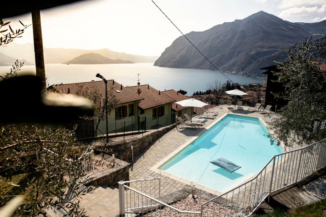Hotel Miranda Riva di Solto Bagian luar foto